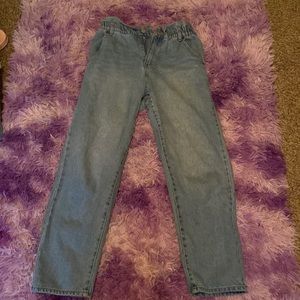 I’m selling a pair of straight leg jeans